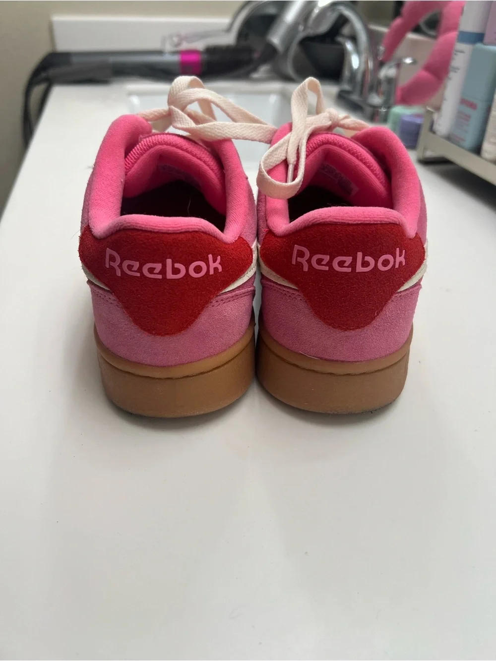 Reebok Women's Pink Suede Sneaker with Gum Sole size 8 worn once - Picture 5 of 7